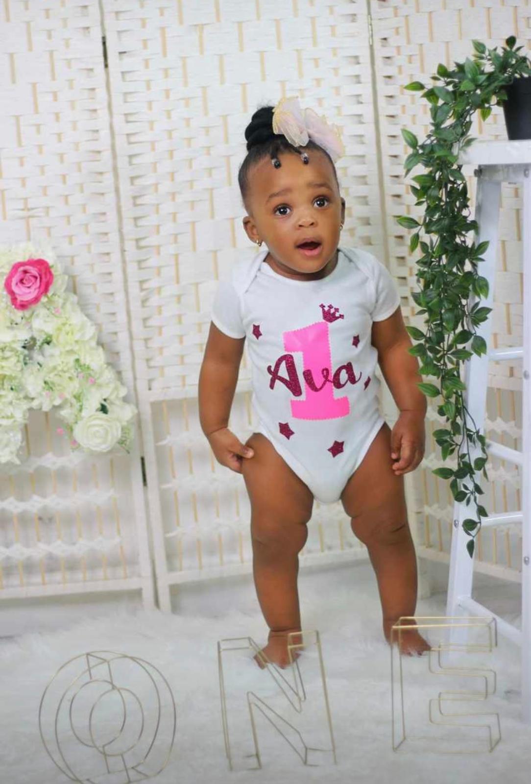 Personalised 1st birthday bodysuit, Babygrow, Unisex , Long/Short Sleeve, Custom, my glitter pink/blue. I am one, two, three any age